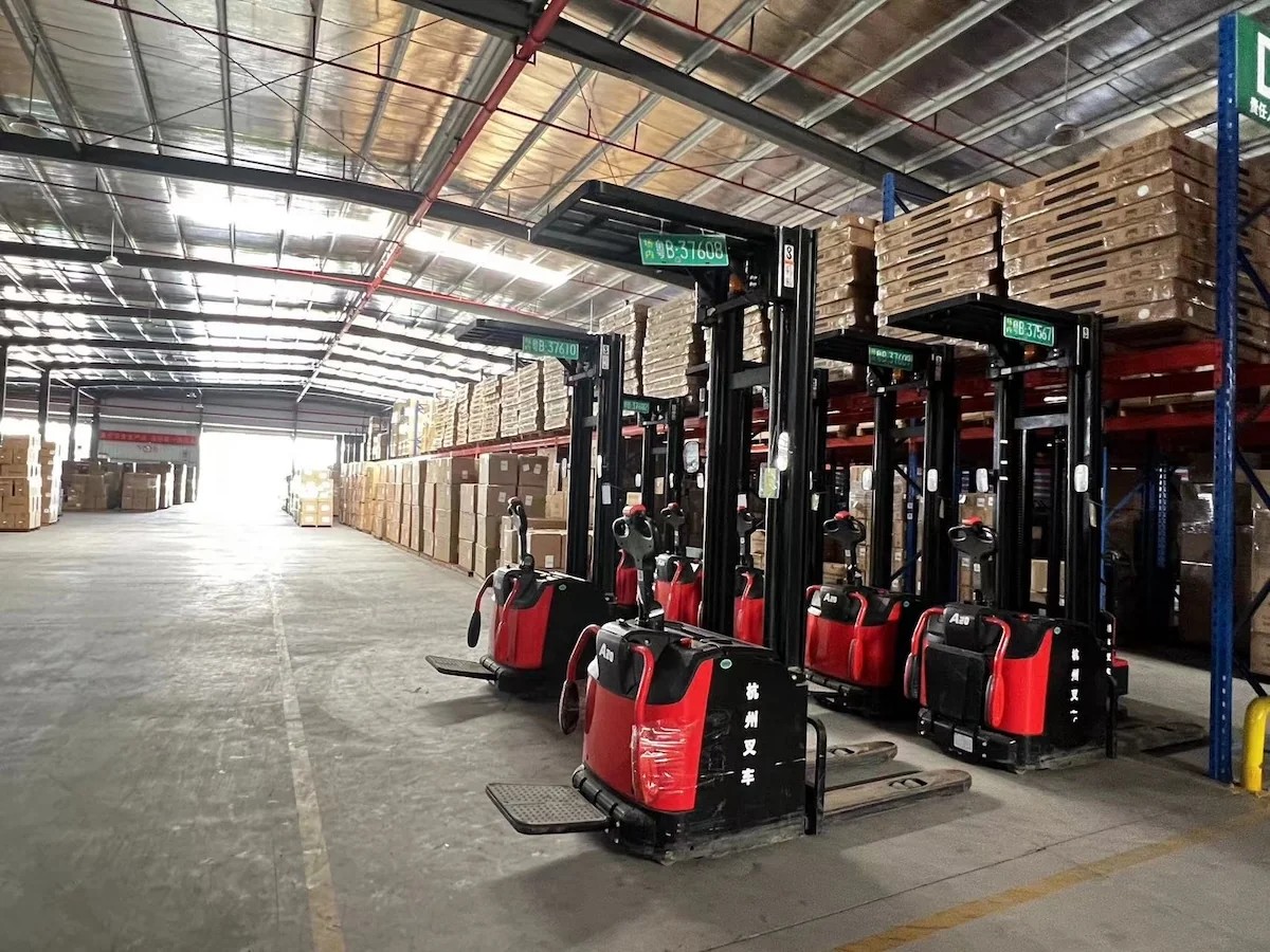 Warehouse handling cost drivers Warehouse handling and pallet movement for international freight